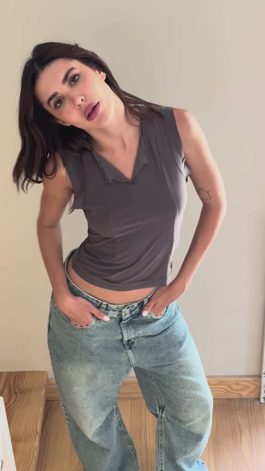 Era Sleeveless Soft V- Top