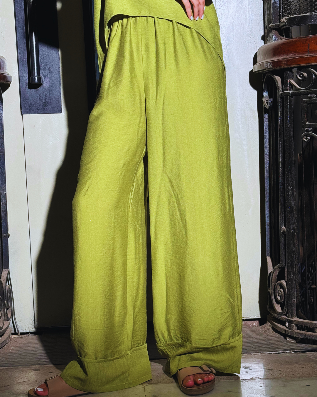 Era Co-ord Set Halter Neck Blouse And Wide-Leg Pants