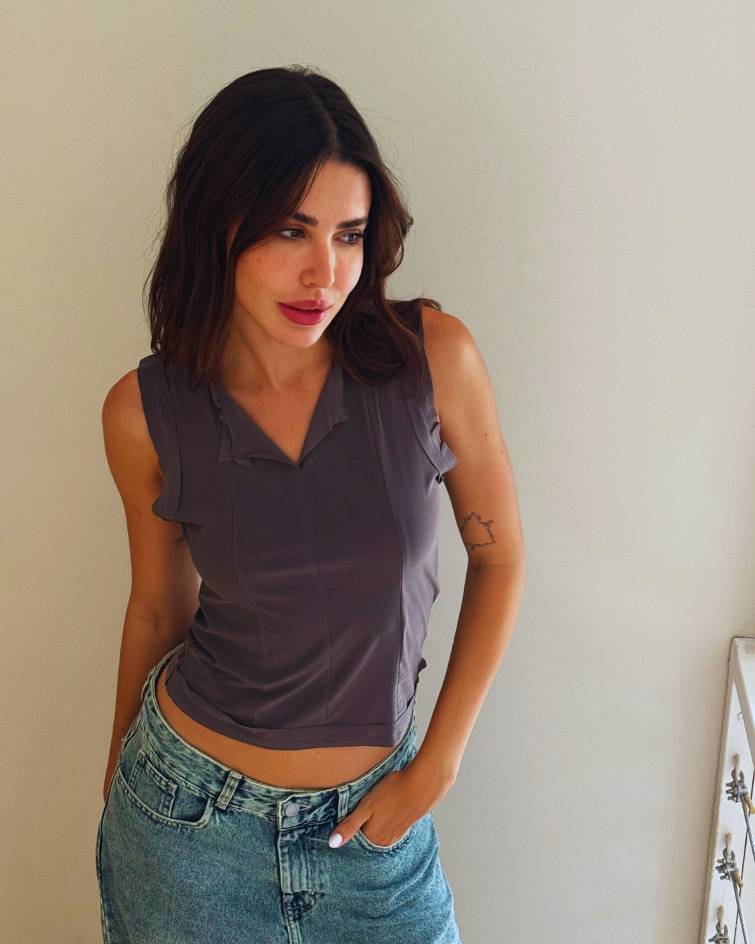 Era Sleeveless Soft V- Top